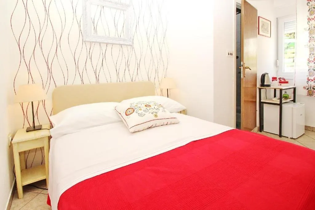 Rooms With A Parking Space Baska, Krk - 23326 0*, Baska (Krk)