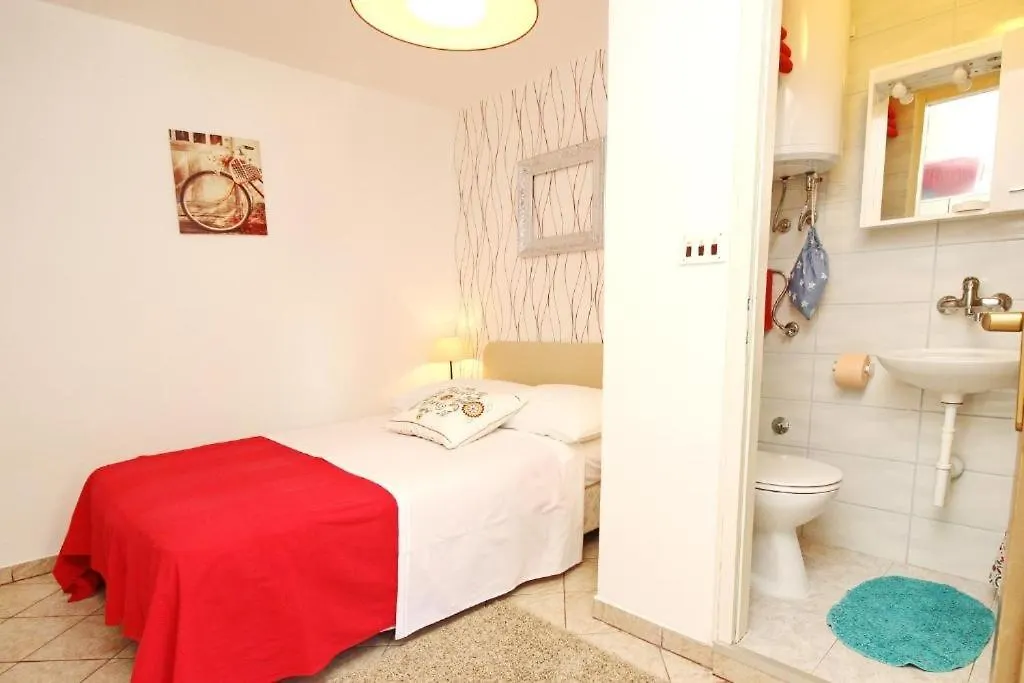 Guest house Rooms With A Parking Space Baska, Krk - 23326